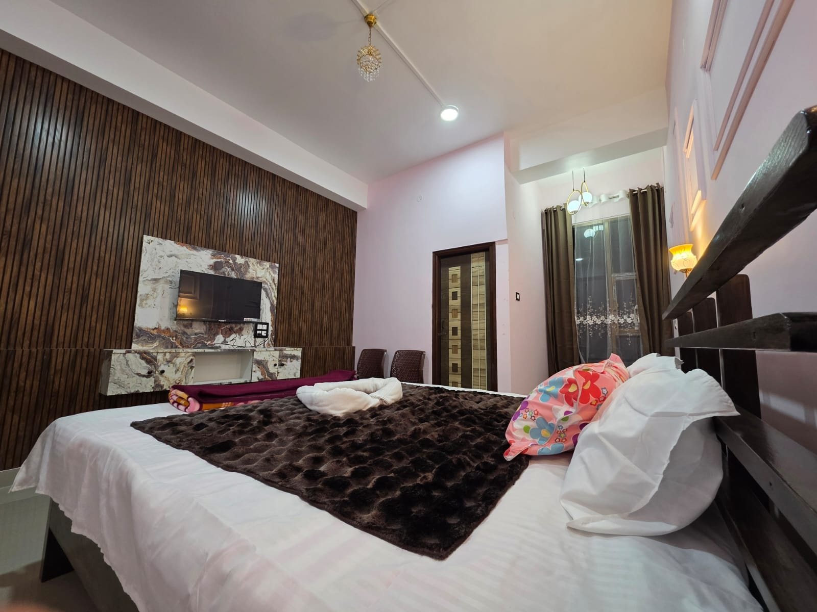 Room side view suitable for stopover comfort on long route journeys